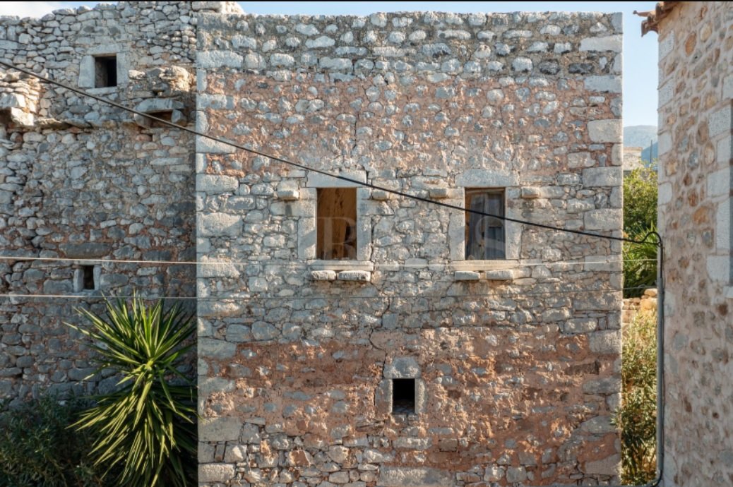 ΠΥΡΓΟΣ ΣΤΗΝ ΜΑΝΗ