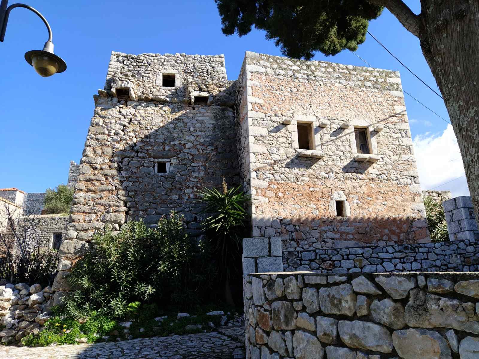 ΠΥΡΓΟΣ ΣΤΗΝ ΜΑΝΗ